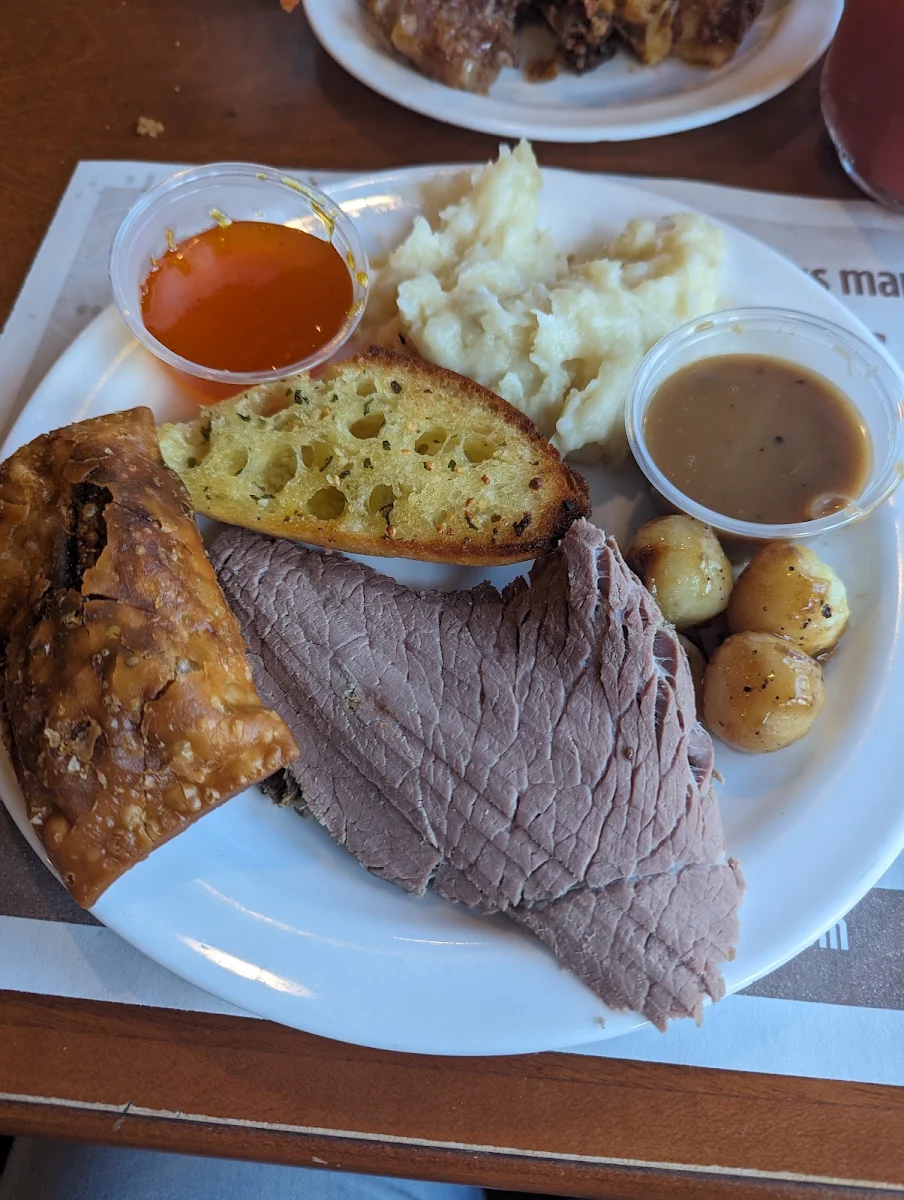 Egg Roll Boeuf Patates, Buffet des Continents - Trois-Rivières