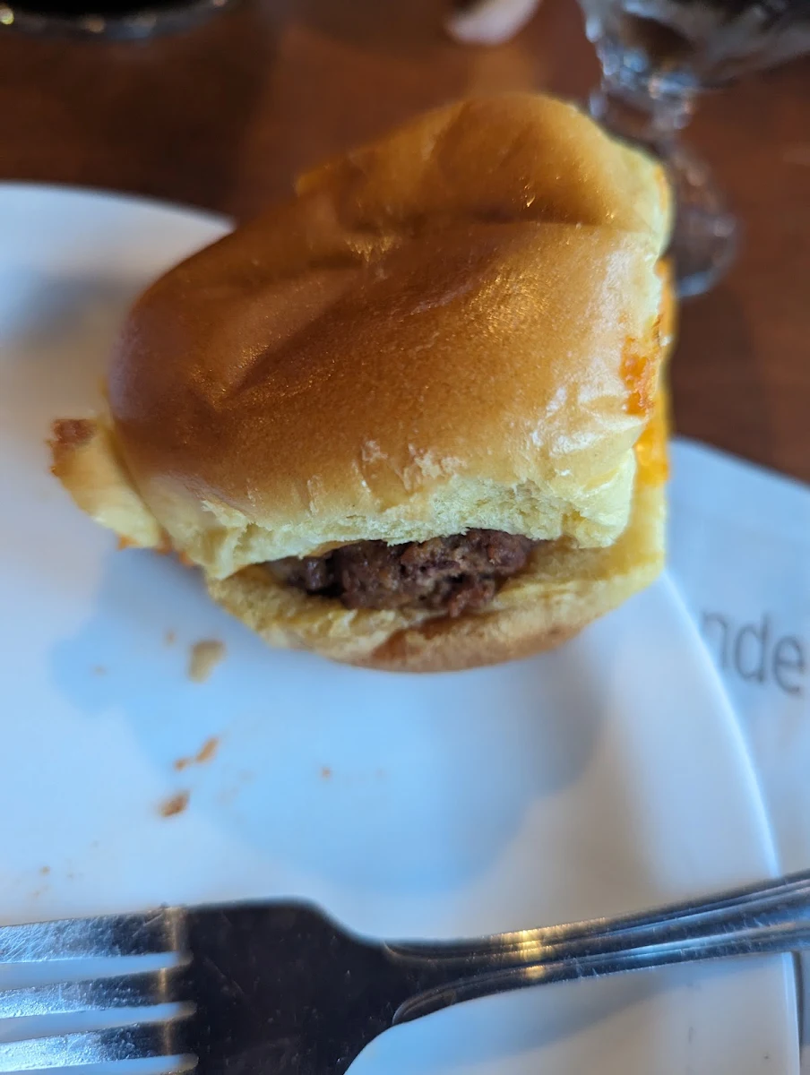 Mini Burger, Buffet des Continents - Trois-Rivières