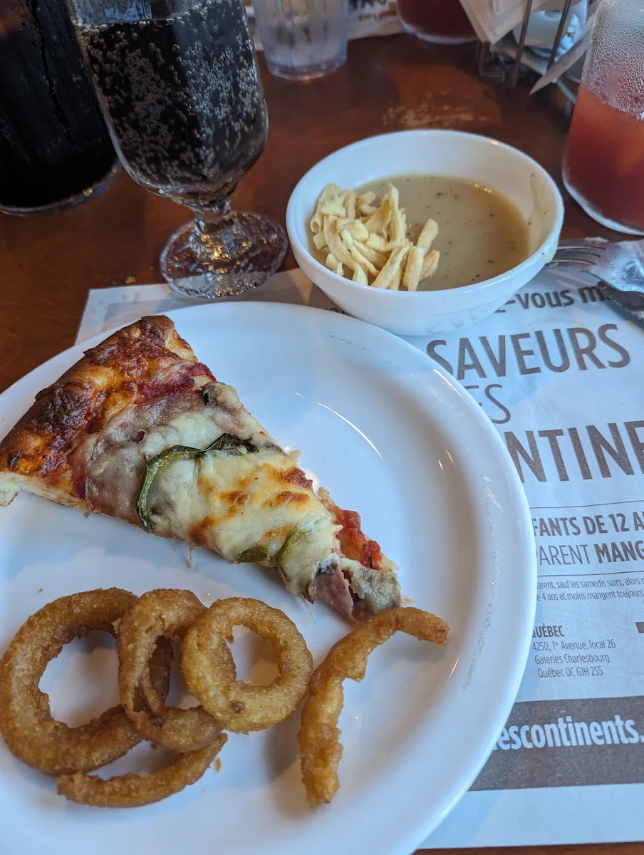 Pizza Et Rondelles D'oignon, Buffet des Continents - Trois-Rivières