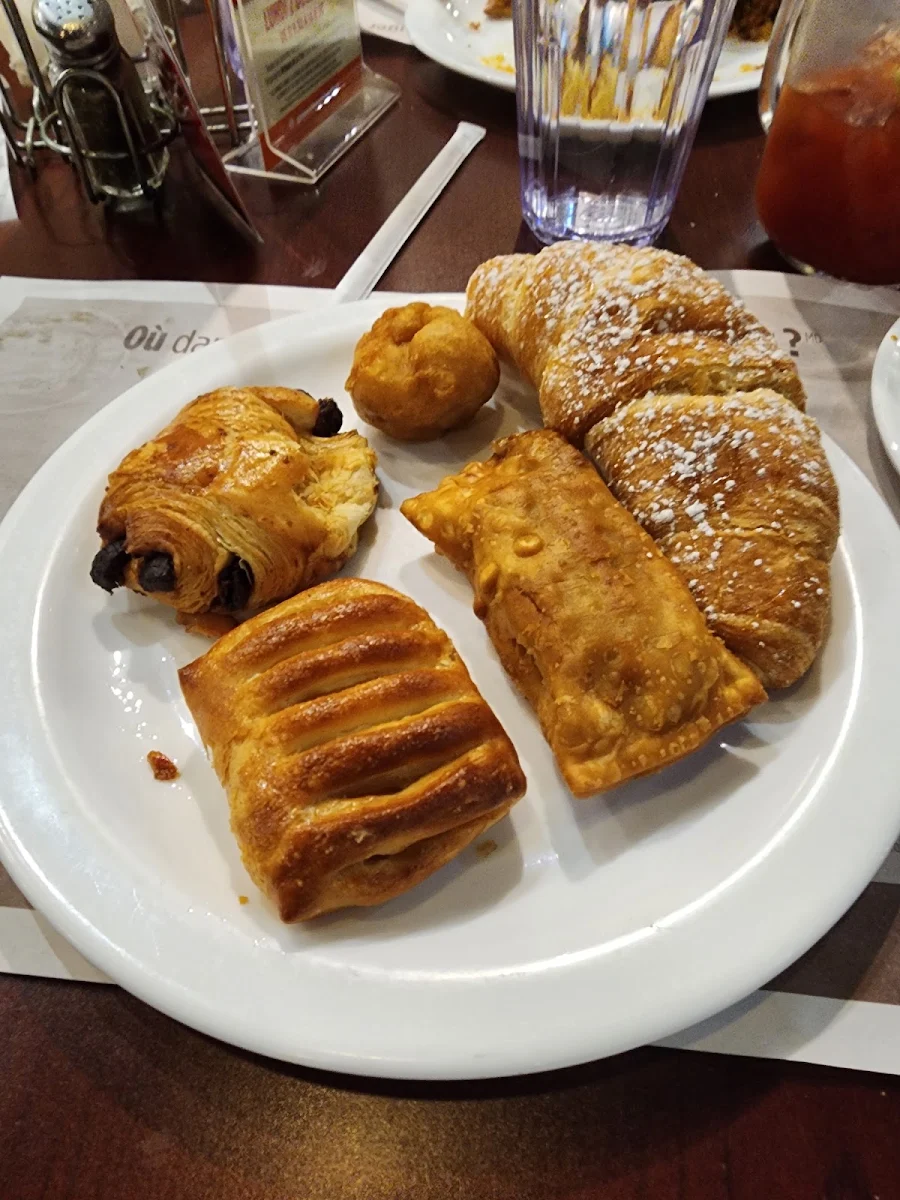 Postres Hojaldrados, Buffet des Continents - Trois-Rivières