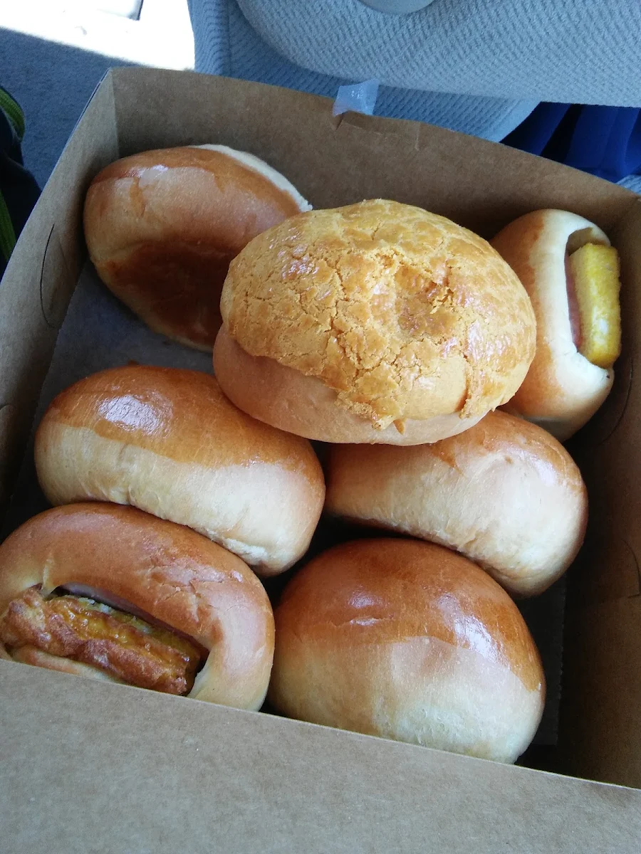 BBQ Pork Pineapple Topping Bun