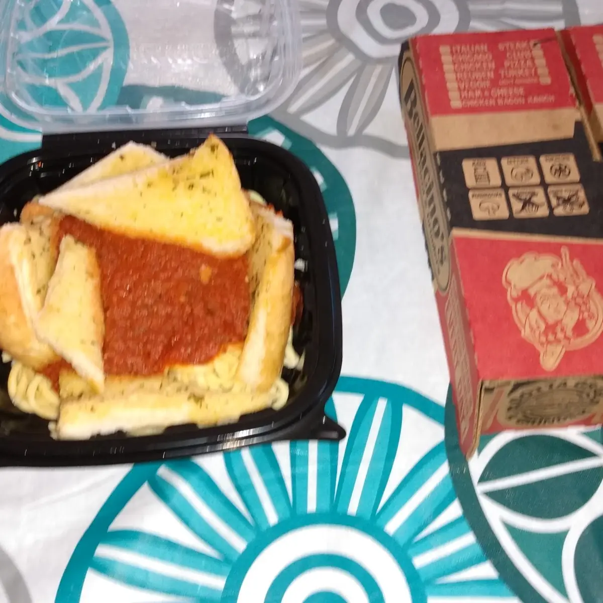 Spaghetti Dinner with Garlic Bread