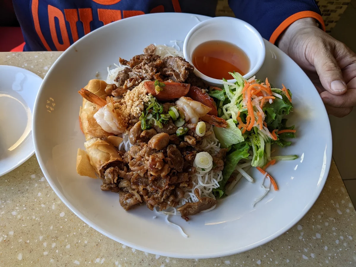 Vermicelli Noodle Bowl, PhoXpress Leduc