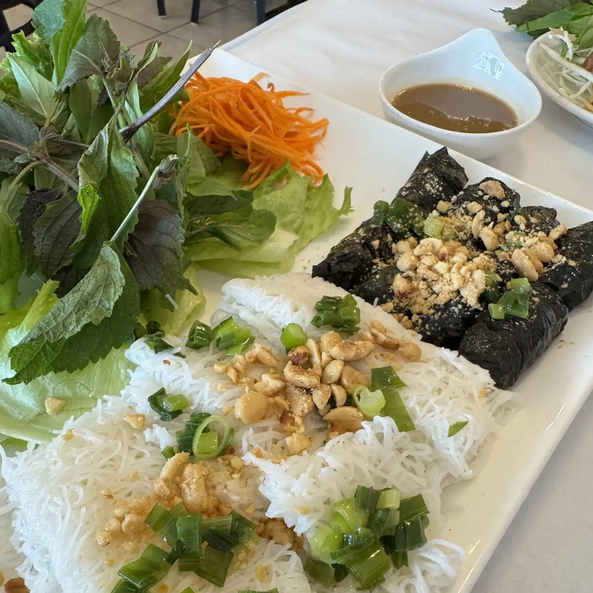 Banh Hoi La Lot
