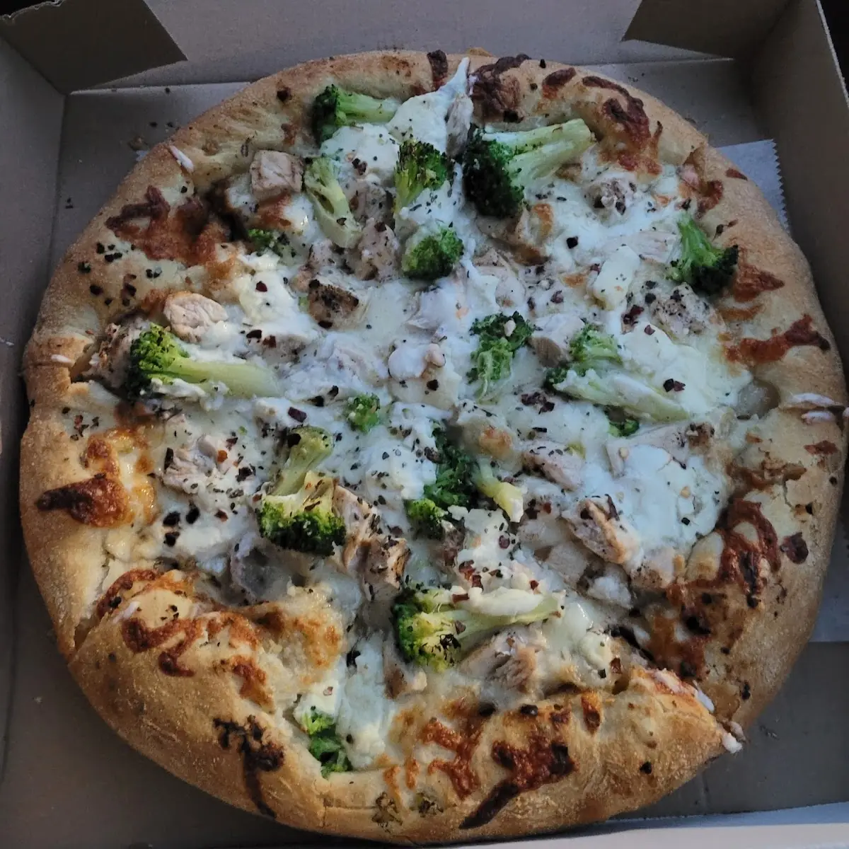 White Pizza with Chicken & Broccoli