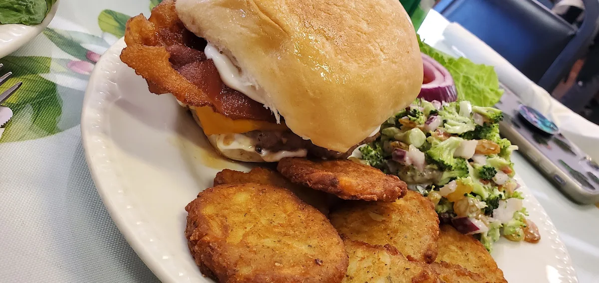 Old Fashioned Bacon Cheeseburger