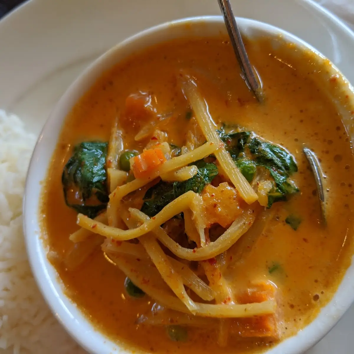Red Chicken Curry w Rice