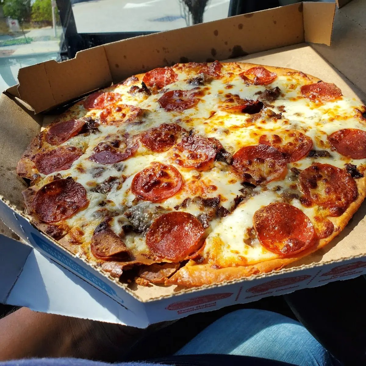 Garlic Sauce Thin Crust w Steak & Pepperoni