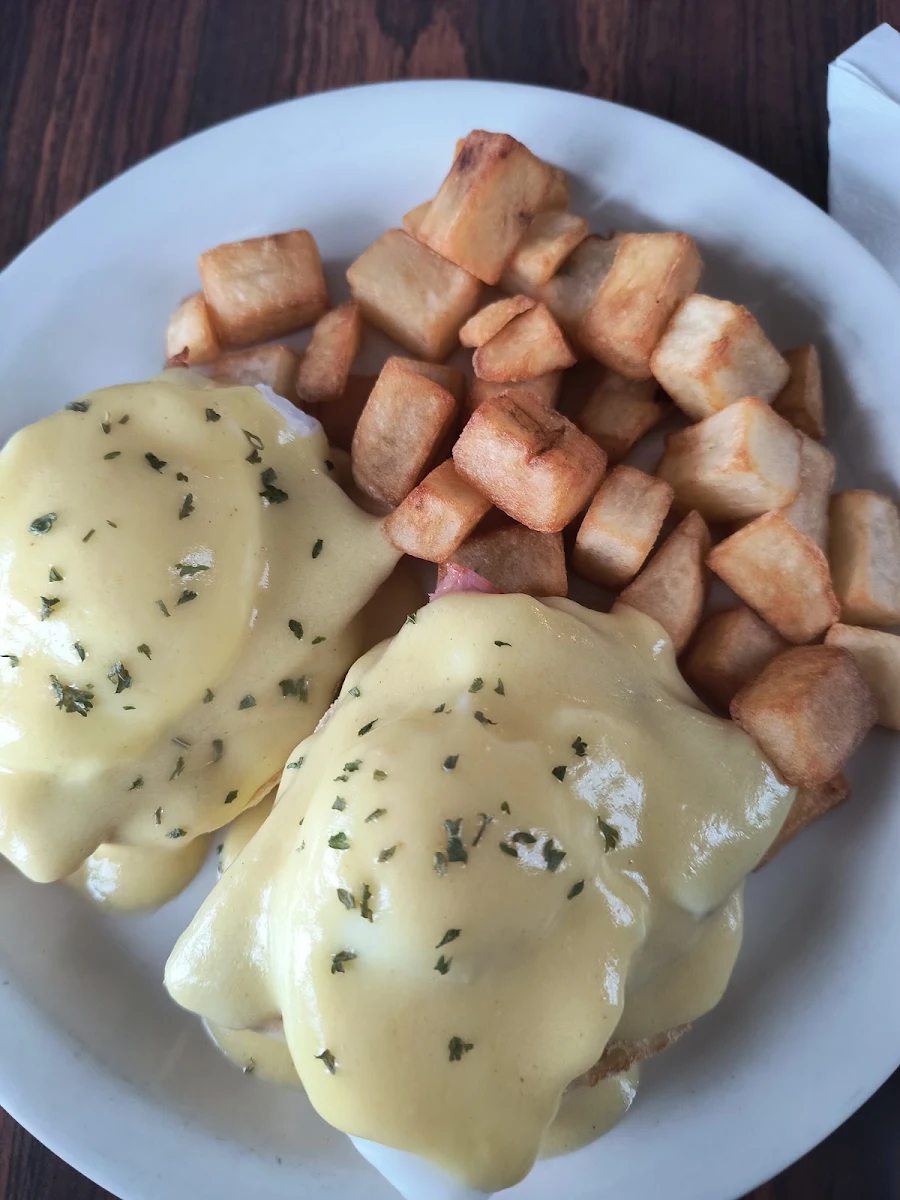 Eggs Benedict with Home Fries