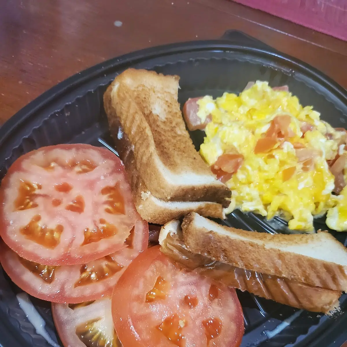 Scrambled Eggs with Cheese and Tomatoes