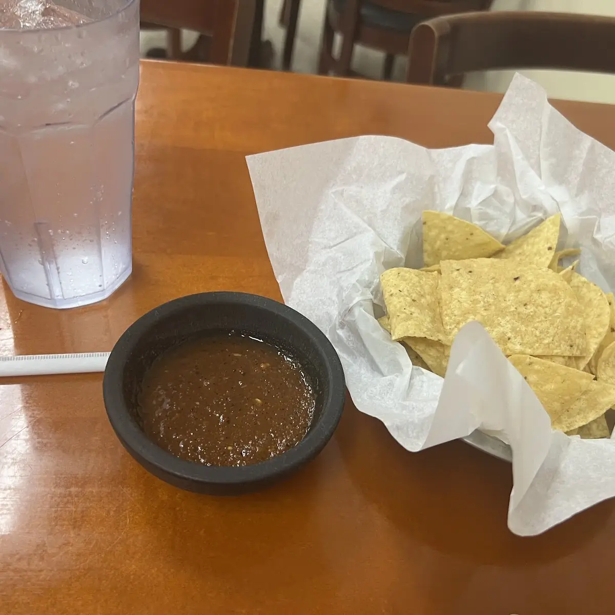 lg Chips & Salsa