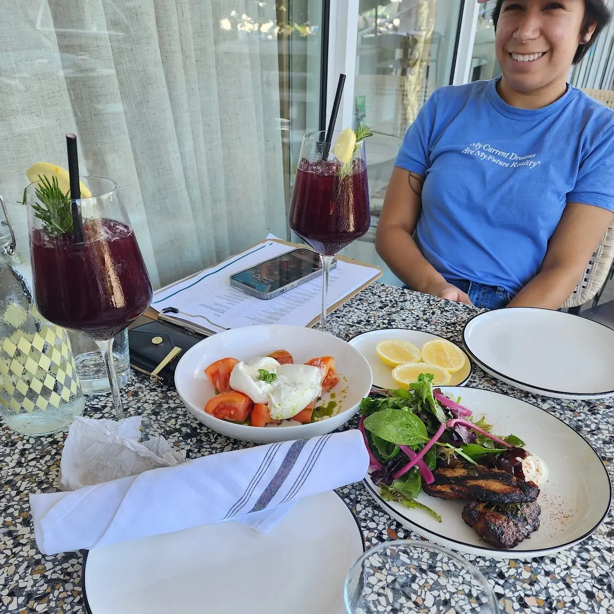 Mollejas Y Burrata Salad