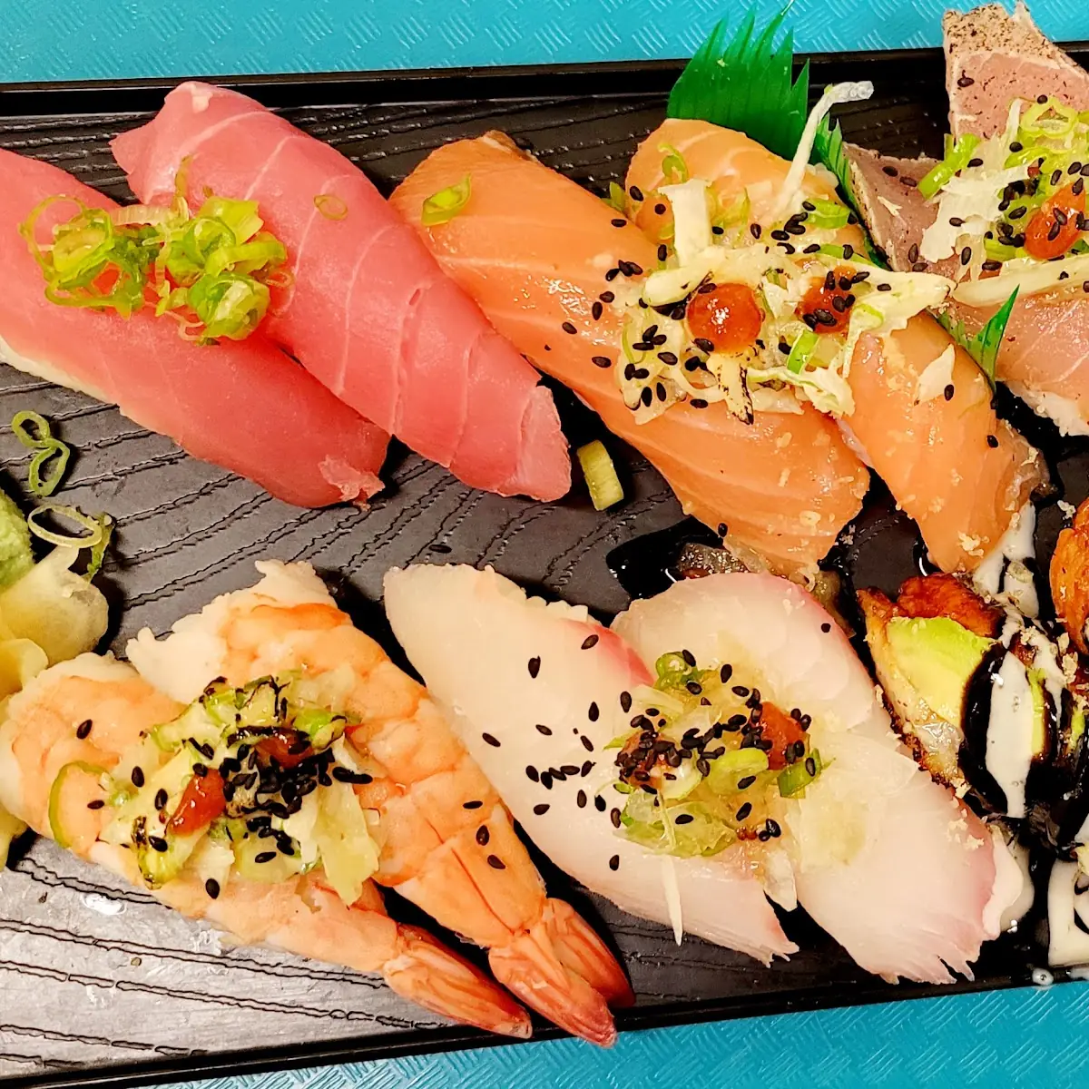 10pcs Assorted Sushi
