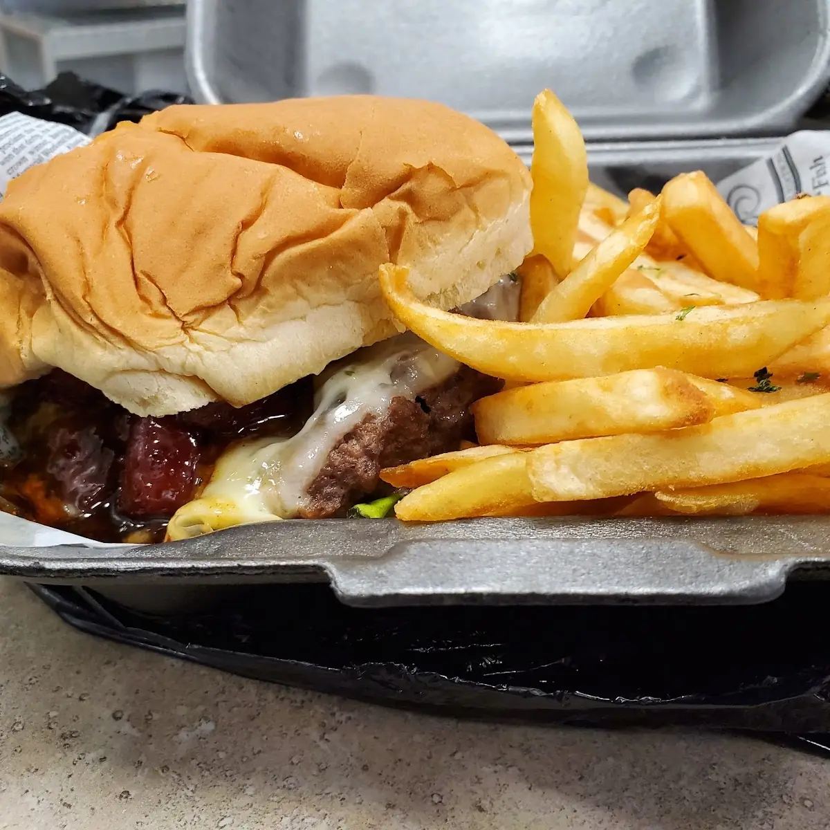 BUHO CILANTRO BACON BURGER