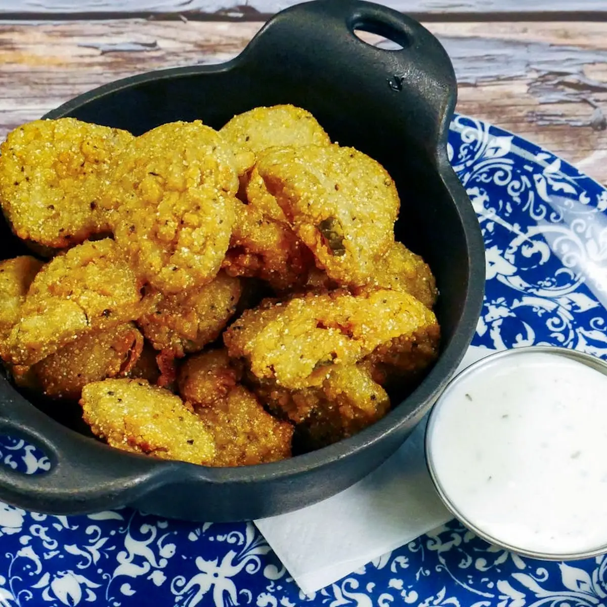 Fried Pickles with Buttermilk Ranch Dipping Sauce