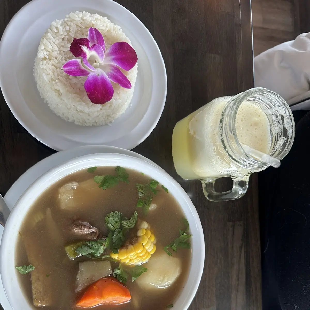 Olla De Carne Con Arroz Blanco