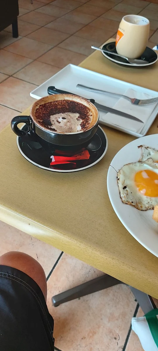 Cappuccino, Cafe Tahbella