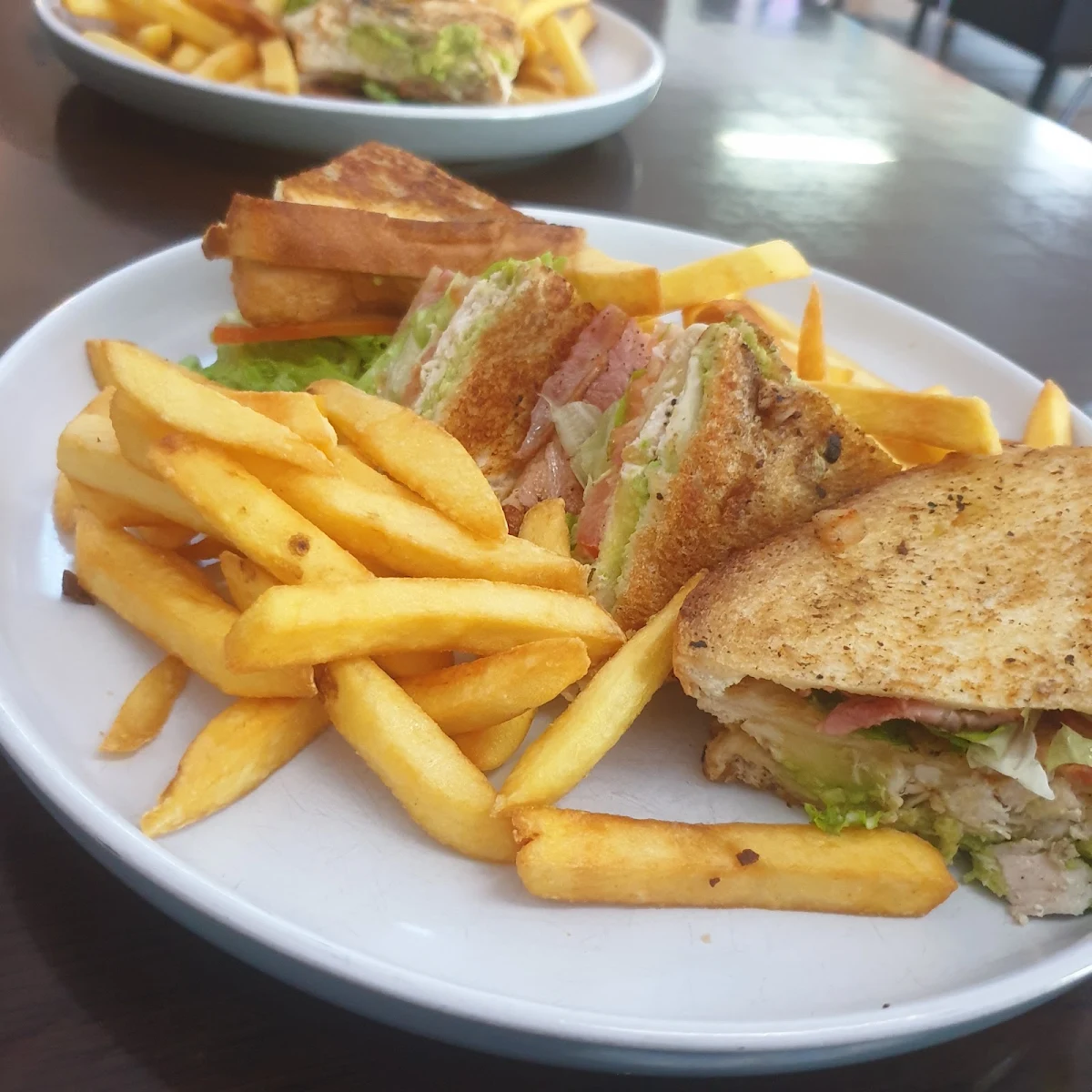 Chicken Club, Cafe Tahbella