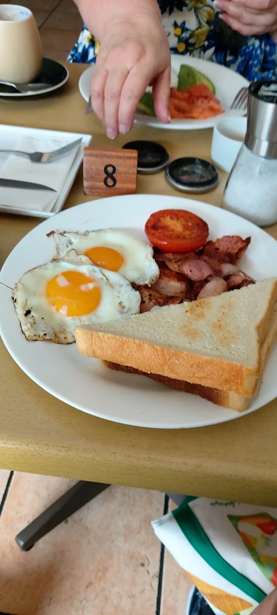 Classic, Cafe Tahbella