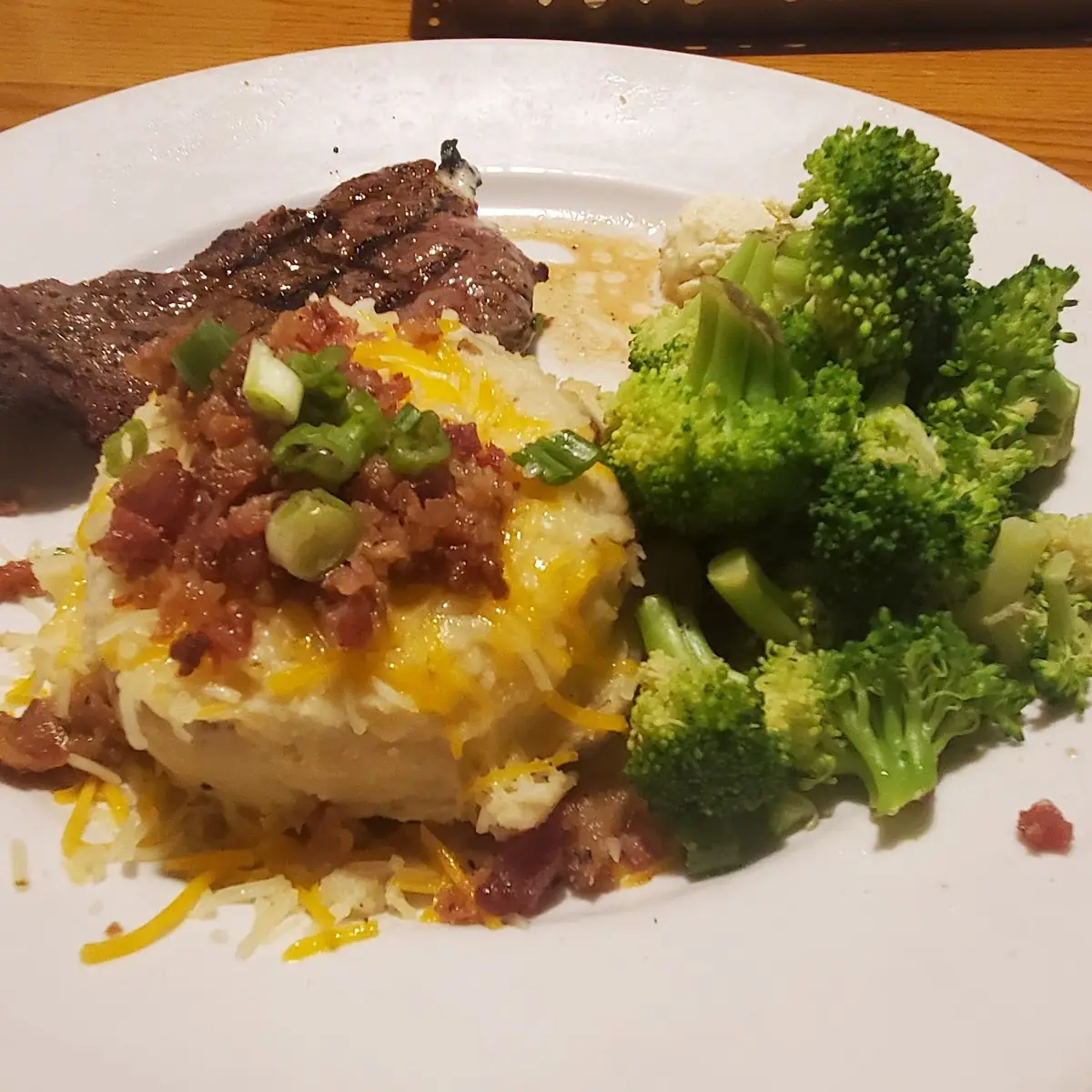 6oz Sirloin Steak with Loaded Mashed Potatoes and Steamed Broccoli
