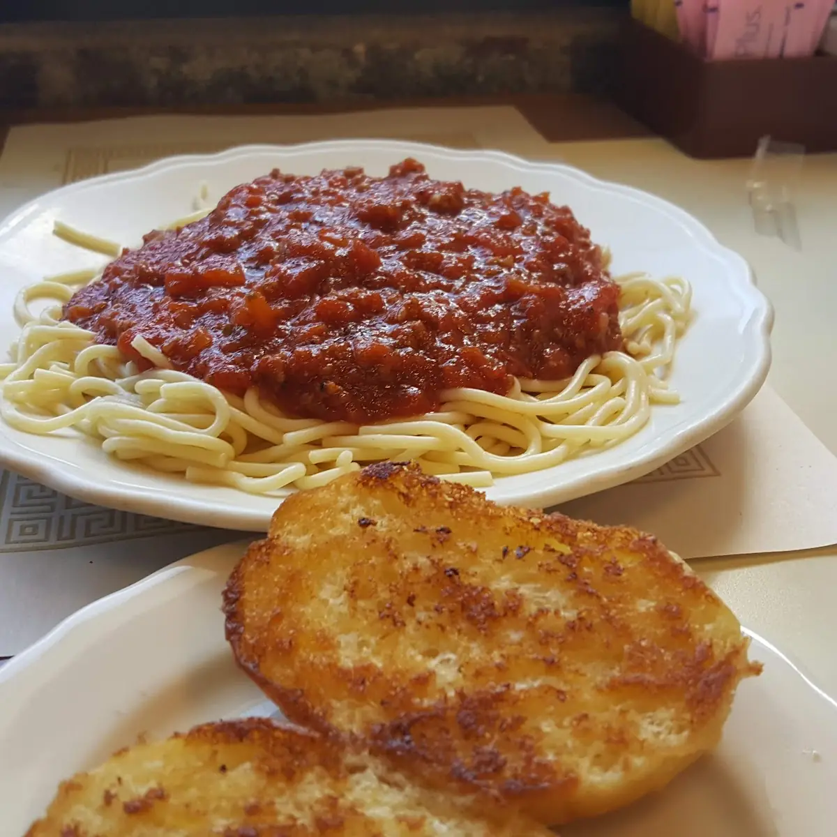 Spaghetti and Garlic Bread