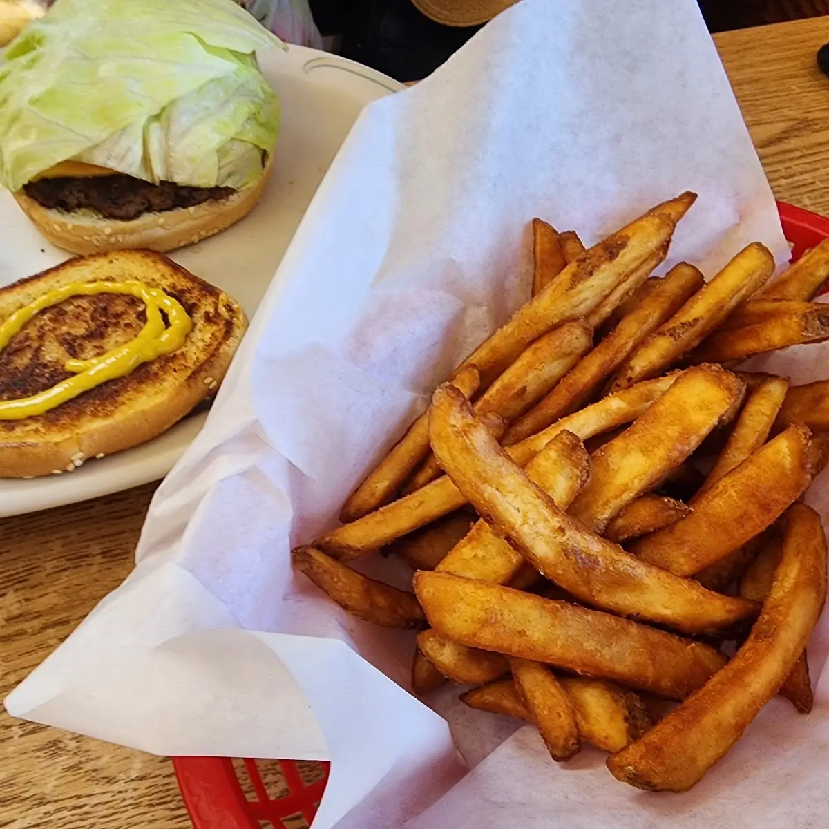 Single Cheeseburger & Potato Fries