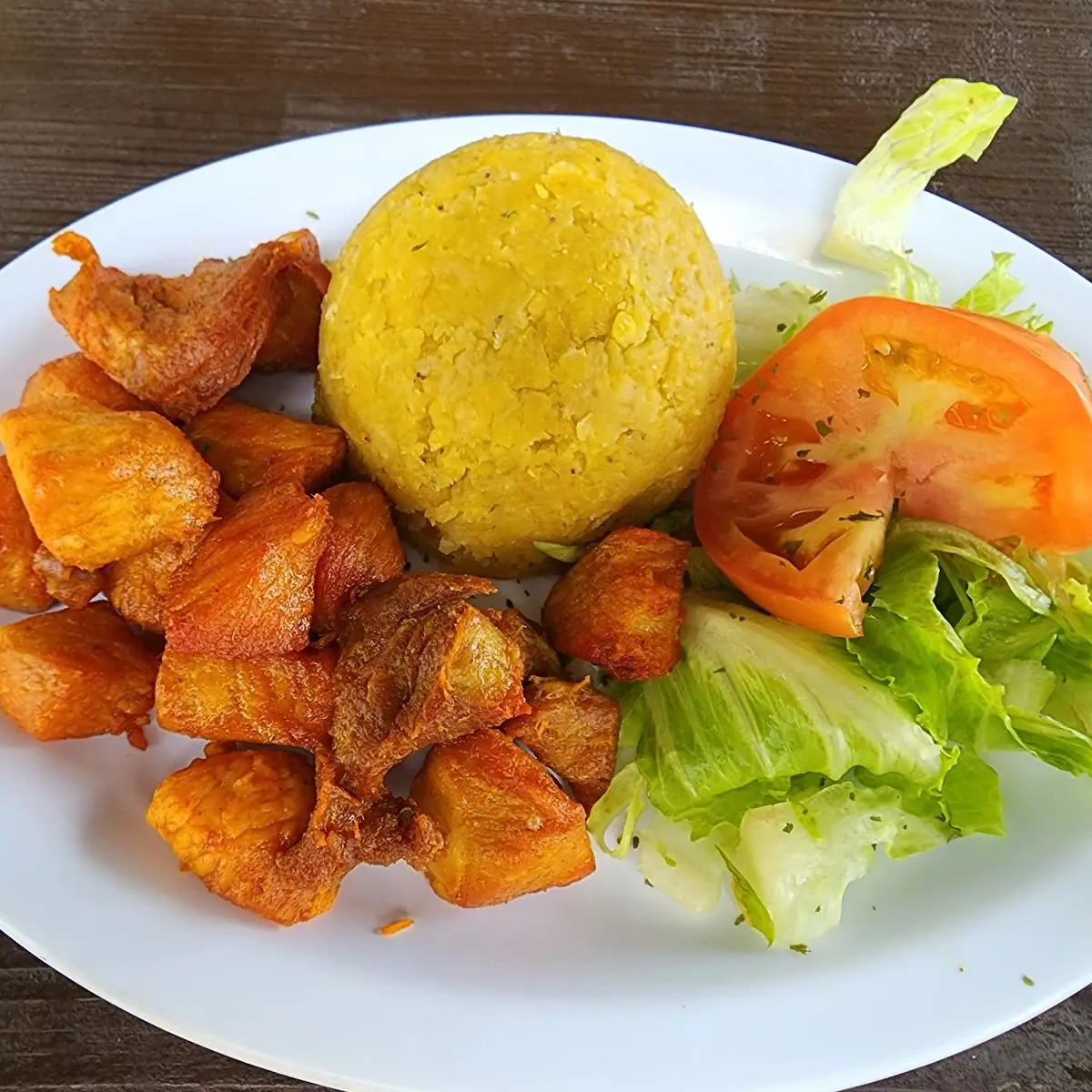 Mofongo Con Carne Frita Y Ensalada