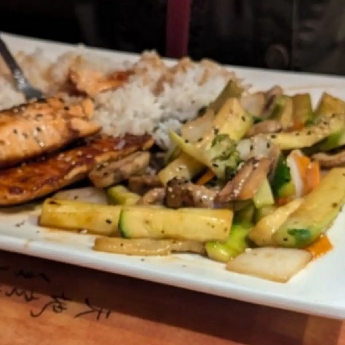 Salmon Sushi Dinner (9 Pieces) with Soup