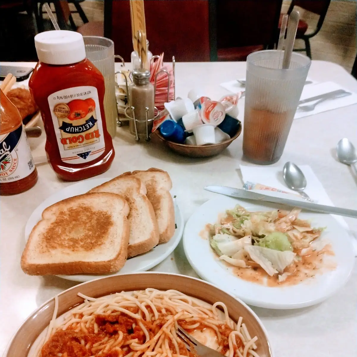 Spaghetti Garlic Bread an Salad