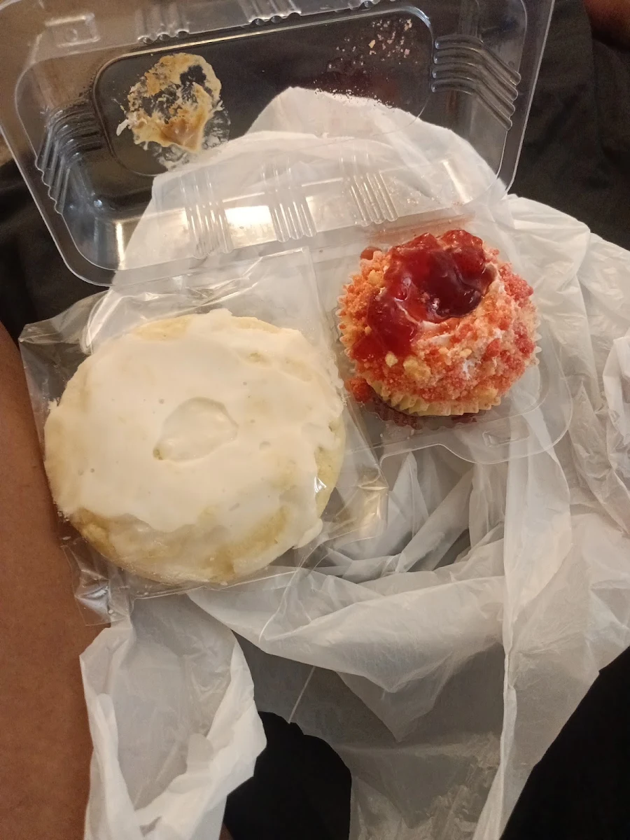 Strawberry Cheesecake Cupcake