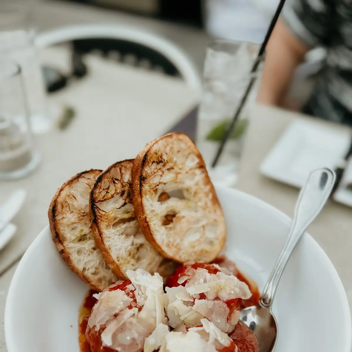 Meatballs with Tomato Sauce and Bread