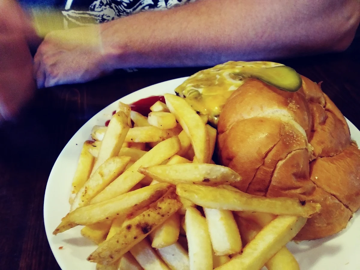 Big Cheese Burger, Knight Street Cafe