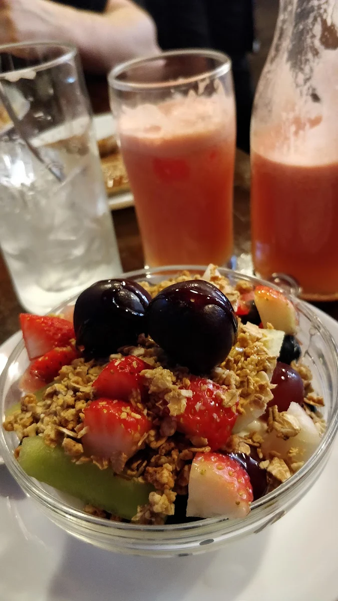 The Parfait and Grapefruit Juice, Knight Street Cafe
