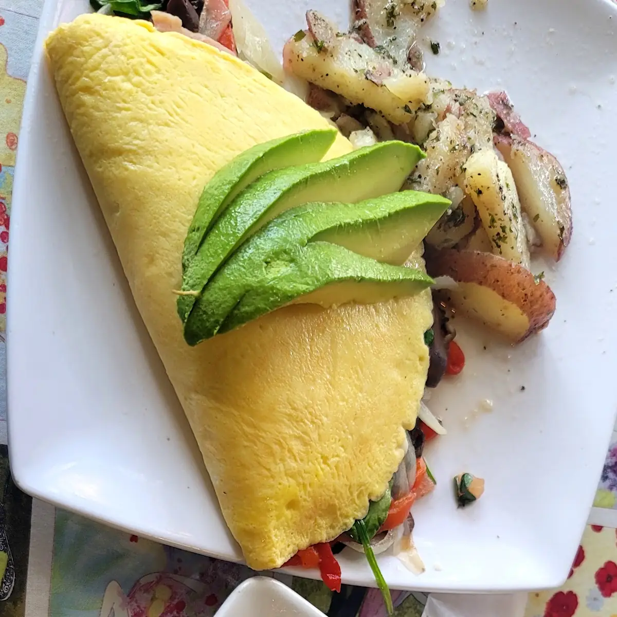 Veggie Omelette w Avocado