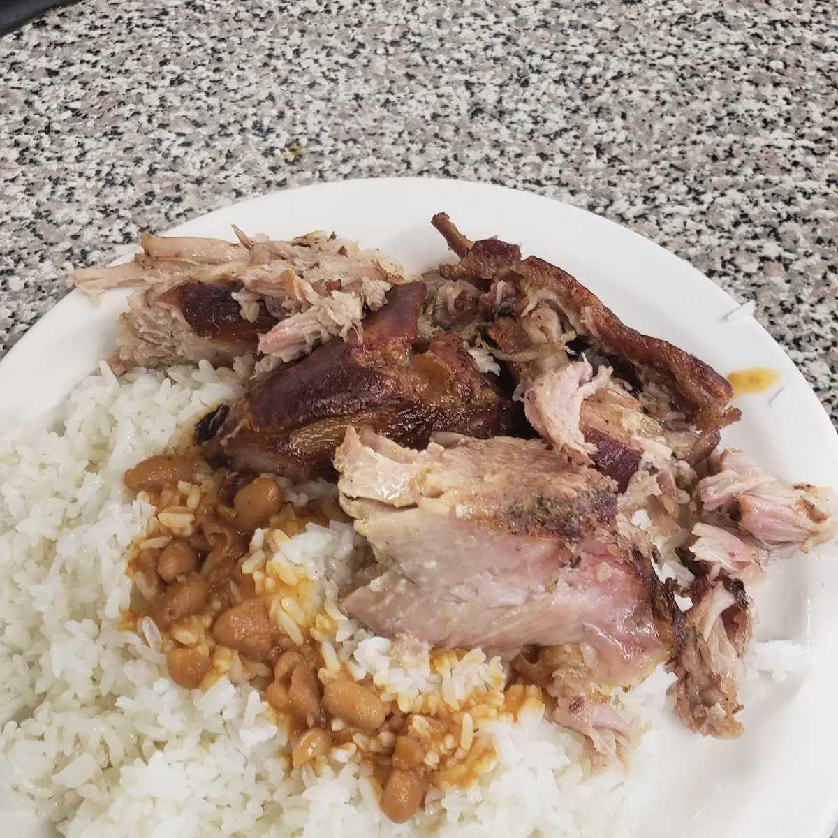 Arroz Blanco Habichuelas Y Pernil