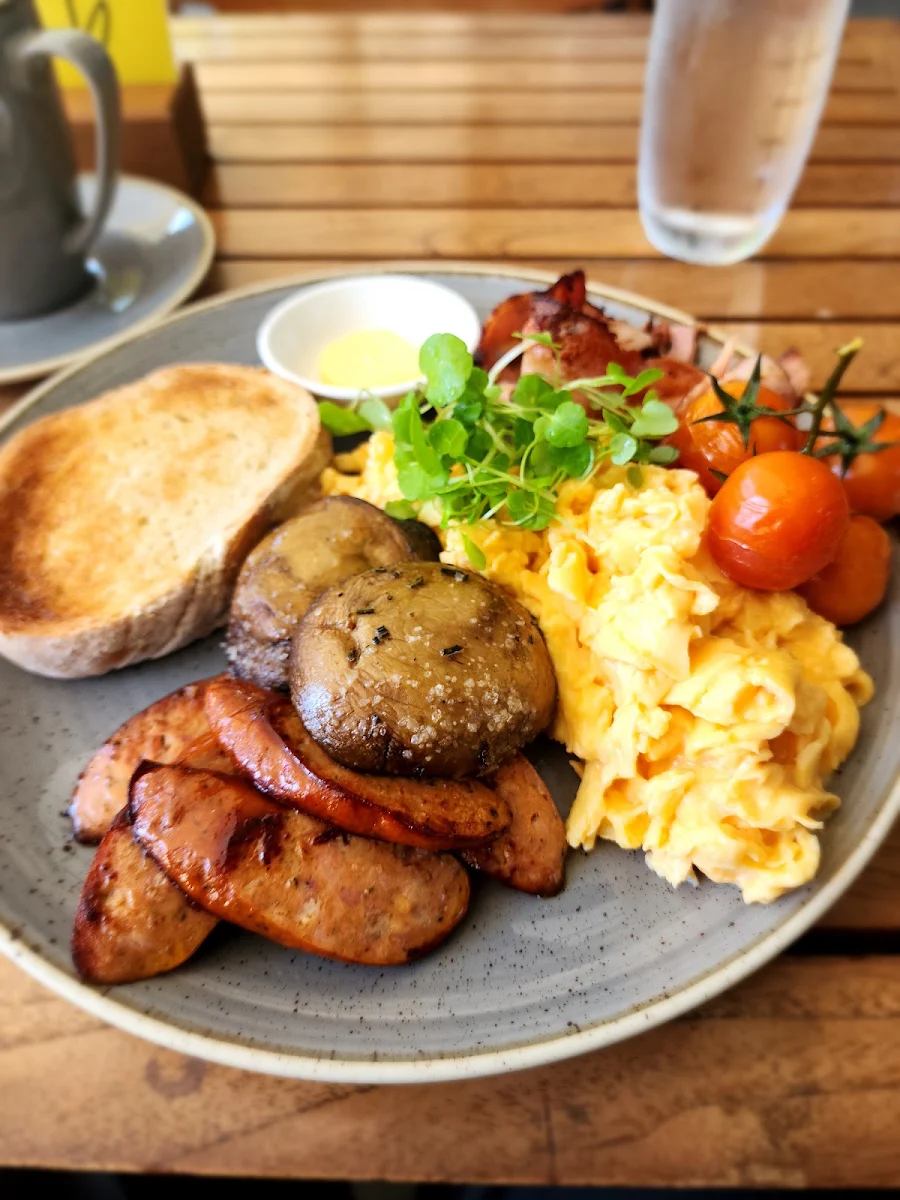 Highlights, Olio Cafe & Bar
