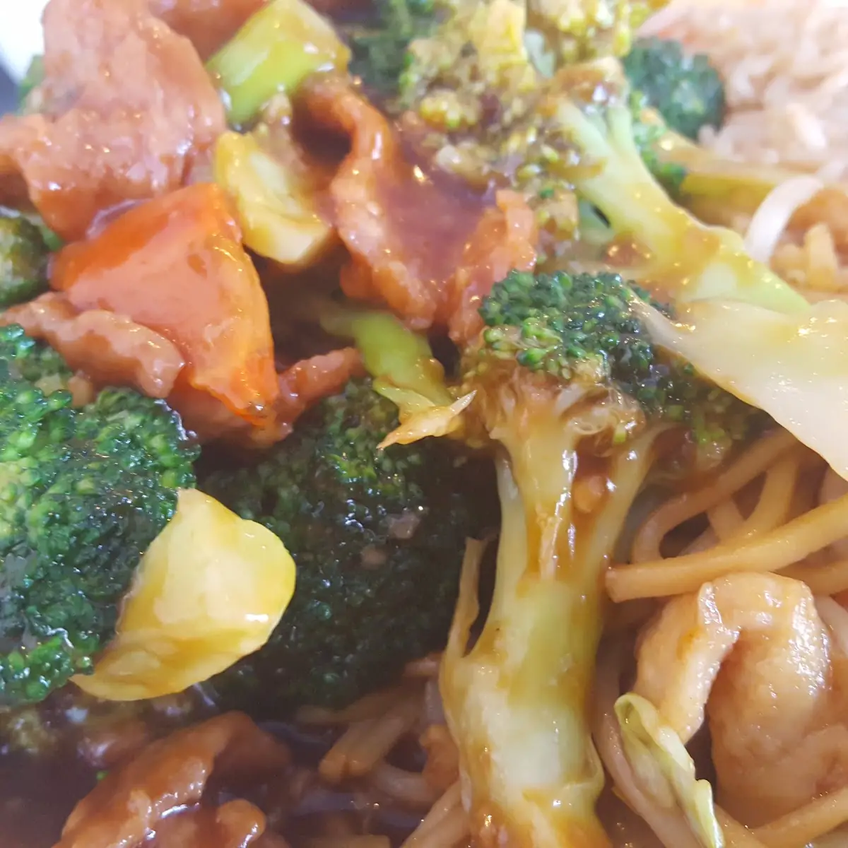 Broccoli Beef Combination Plate