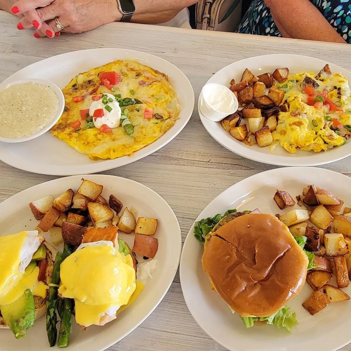 Salmon Benedict Wom Burger Manhattan Sramble