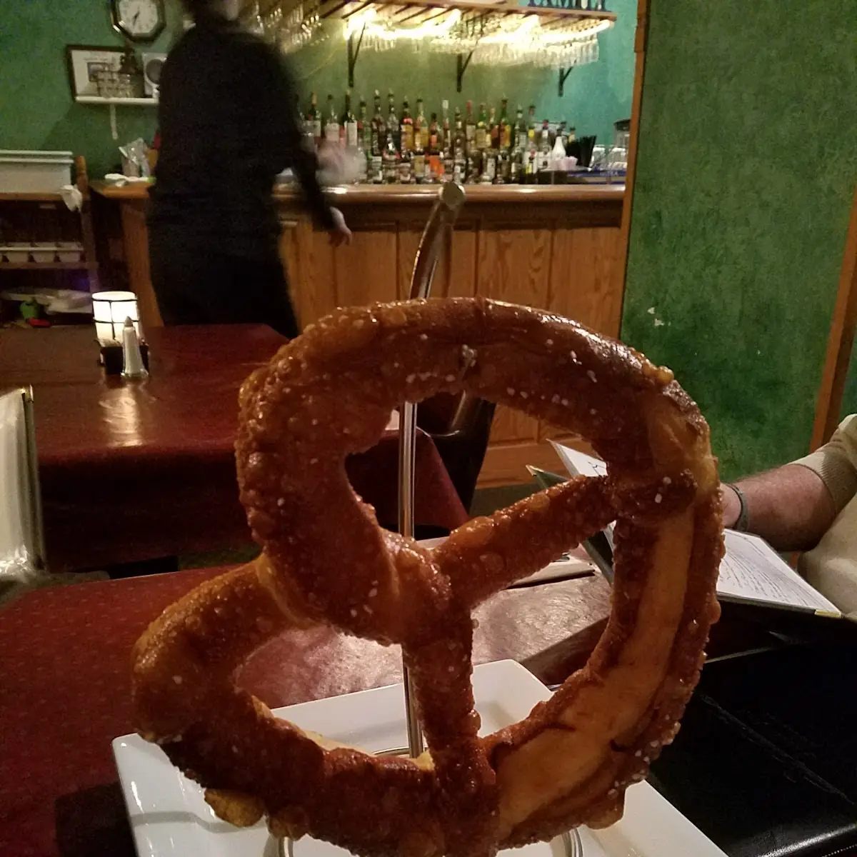 Hugepretzel with Cheese Sauce