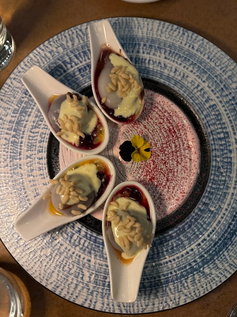 French and Chinese Tong Yuen, Lee