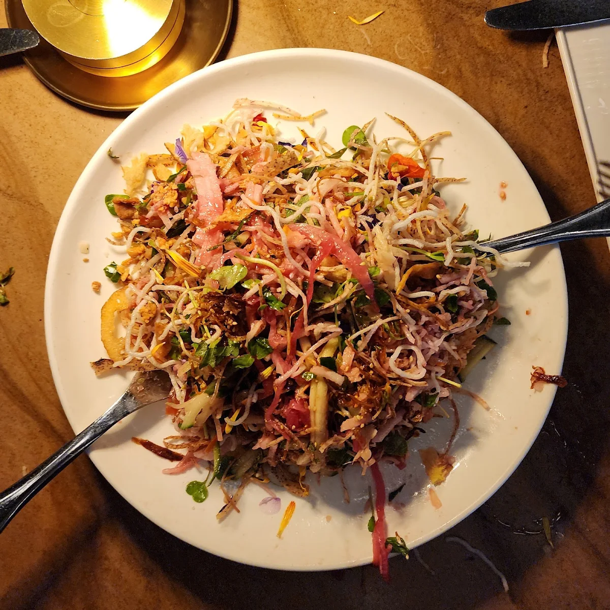 Singapore Slaw, Lee