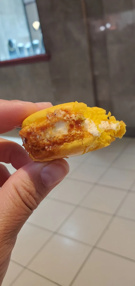 Creme Brulee Macaron