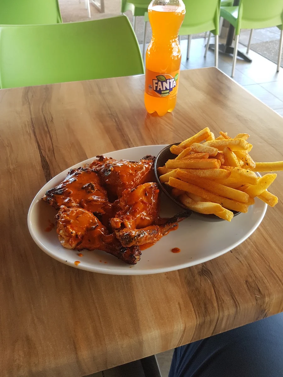 Chicken & Chips, Zambeekas Restaurant