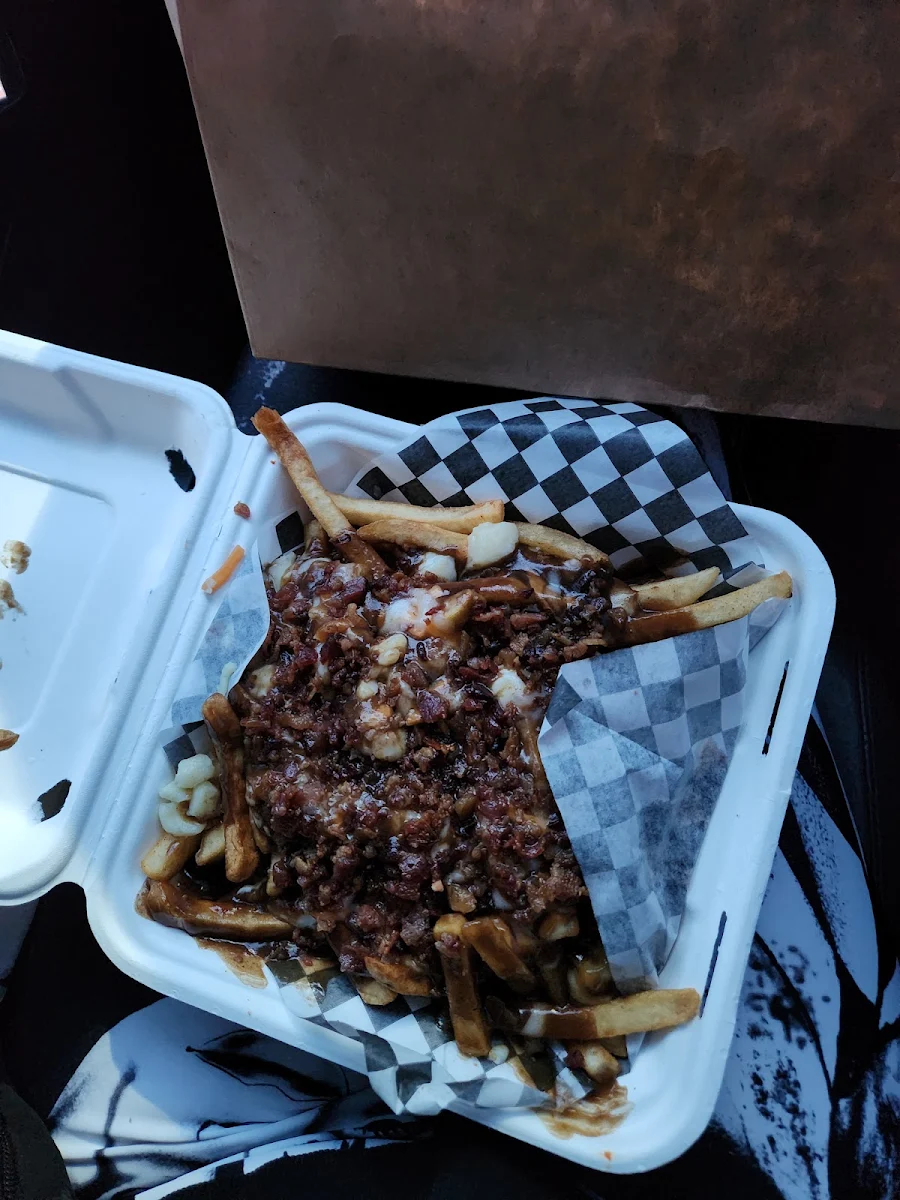 Bacon & Cheddar Poutine