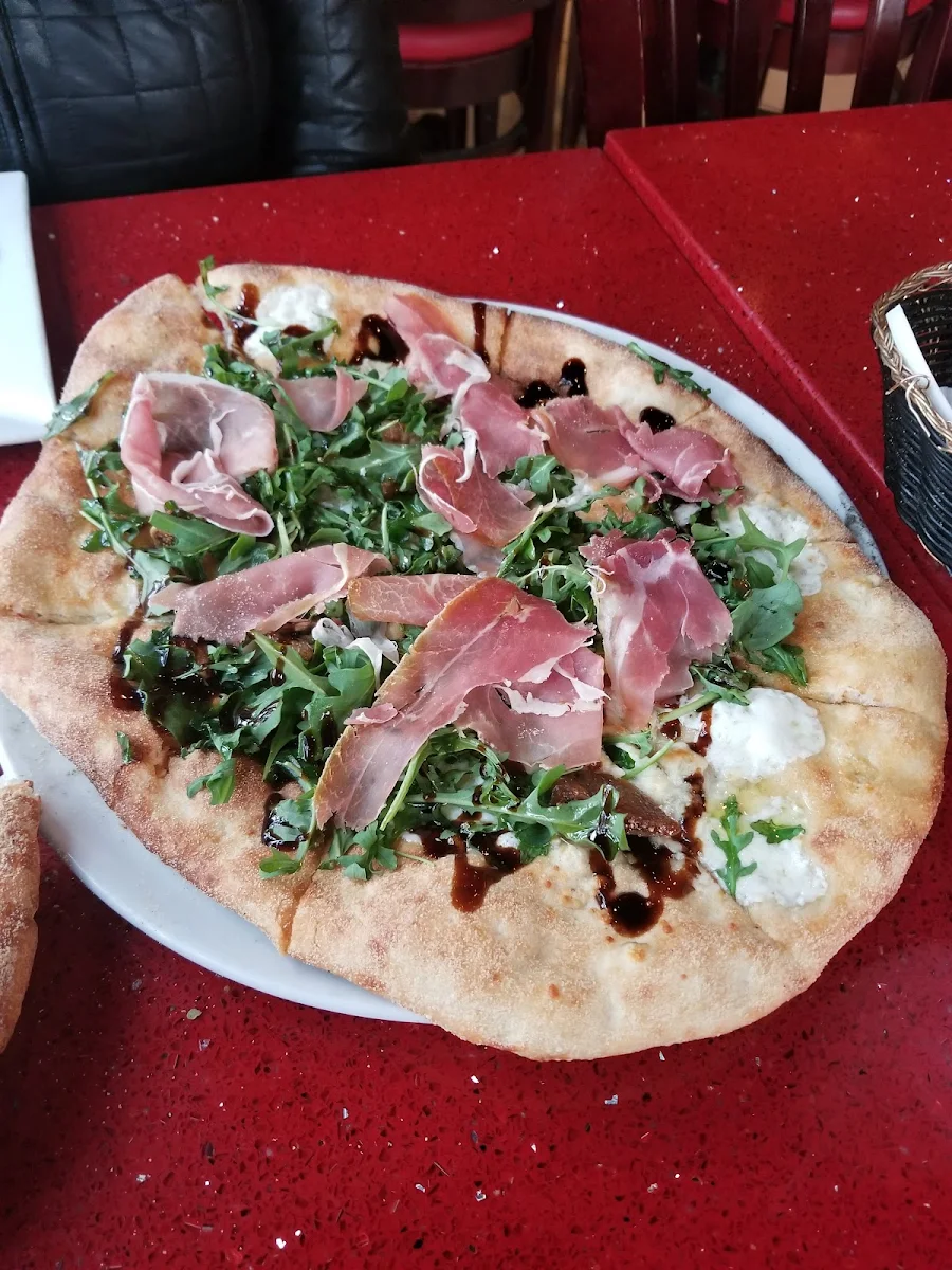 Fig and Prosciutto Pizza