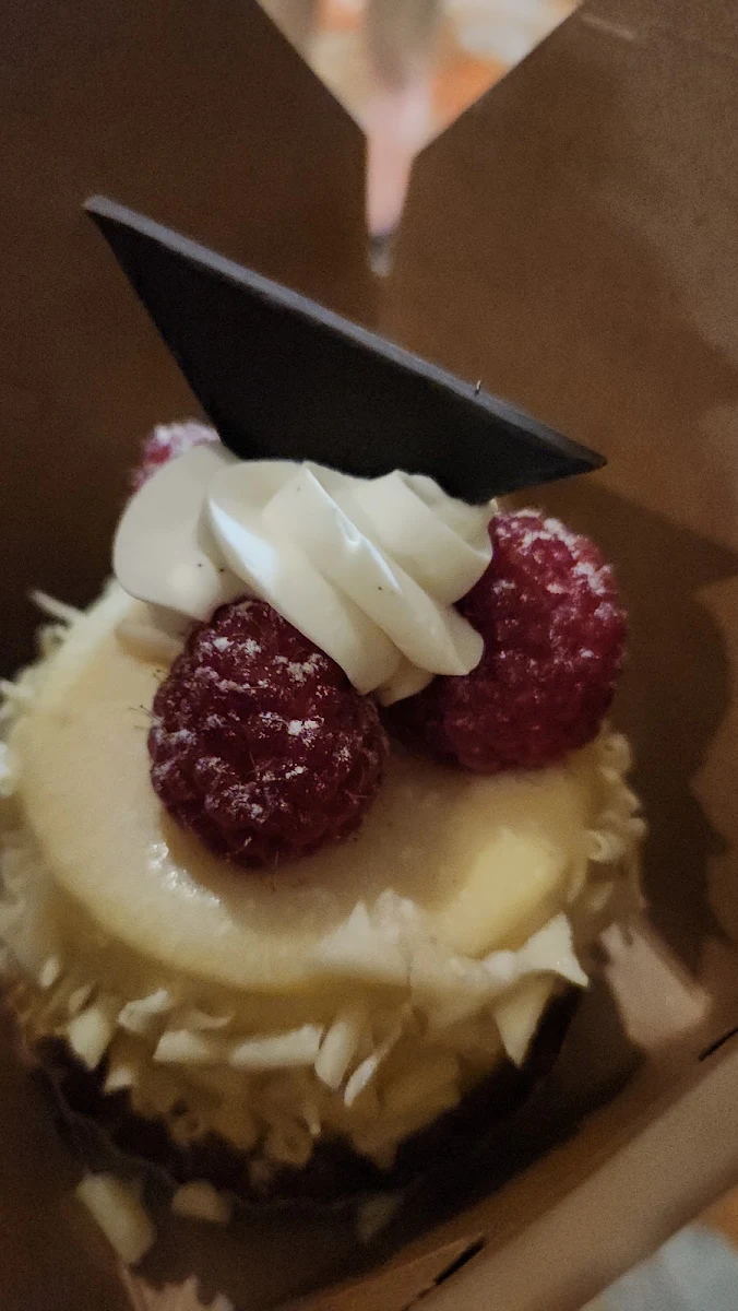 Raspberry White Chocolate Cheesecake