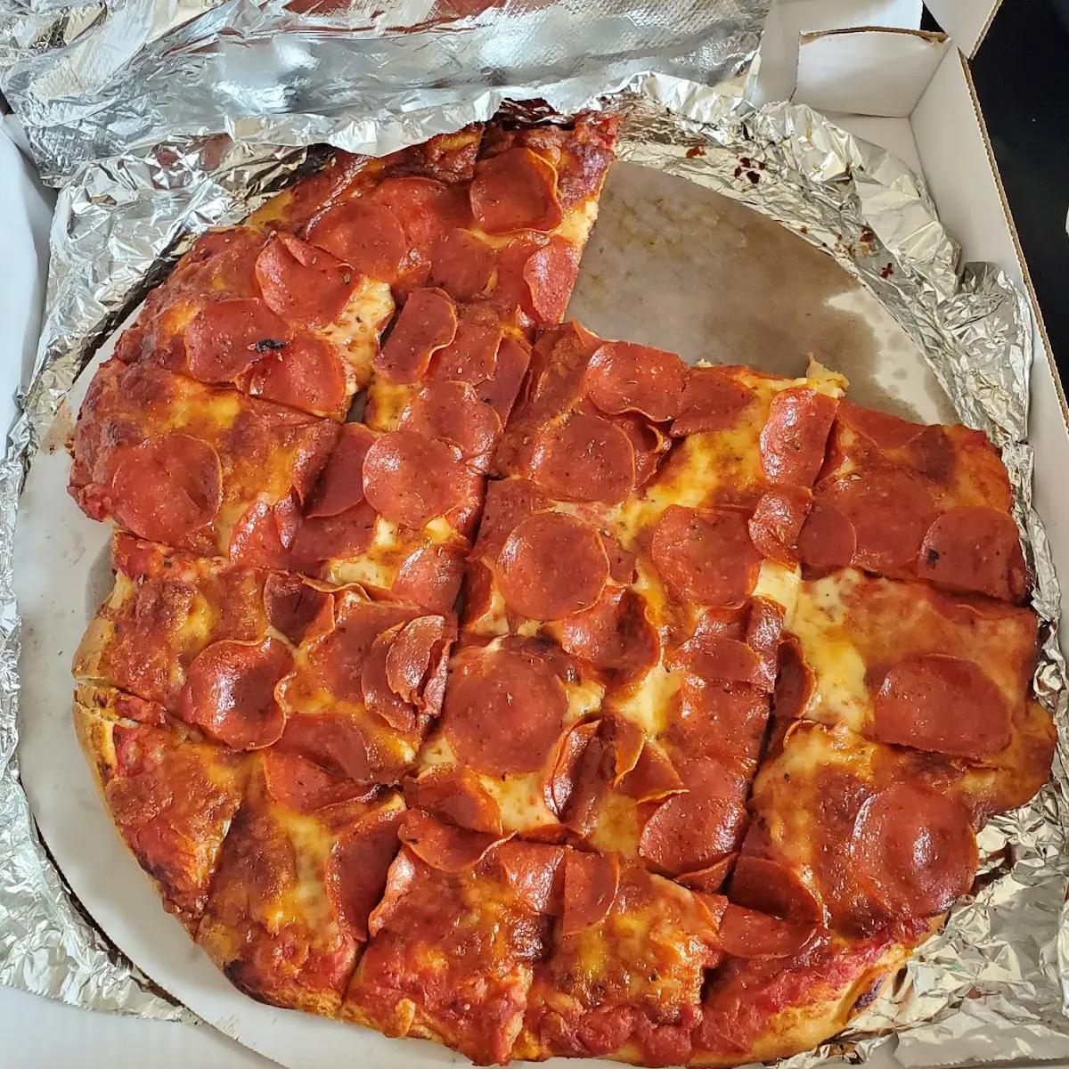 Large Pepperoni Pizza