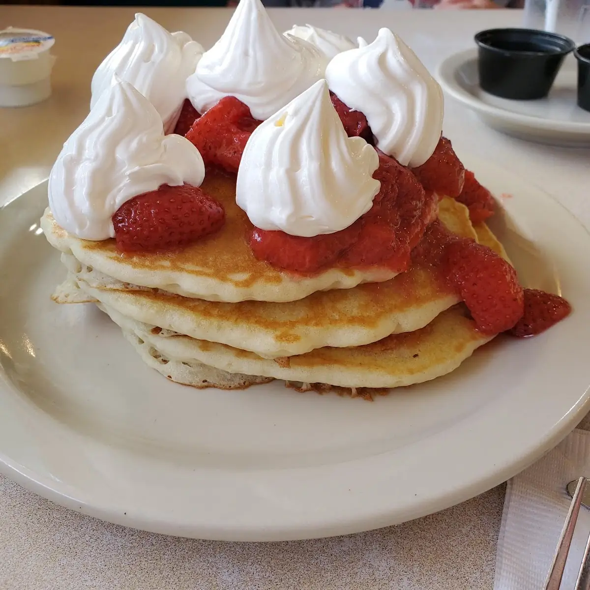 Pancakes with Strawberries and Cream