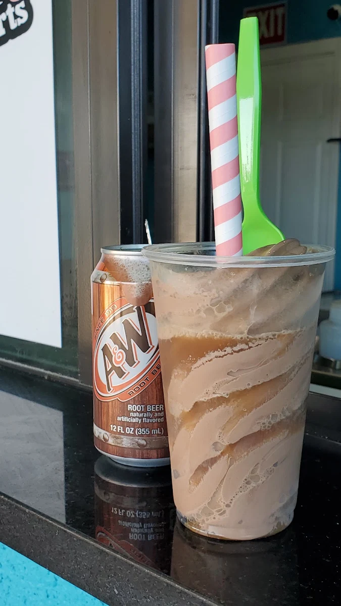 Root Beer Float w Chocolate Ice Cream