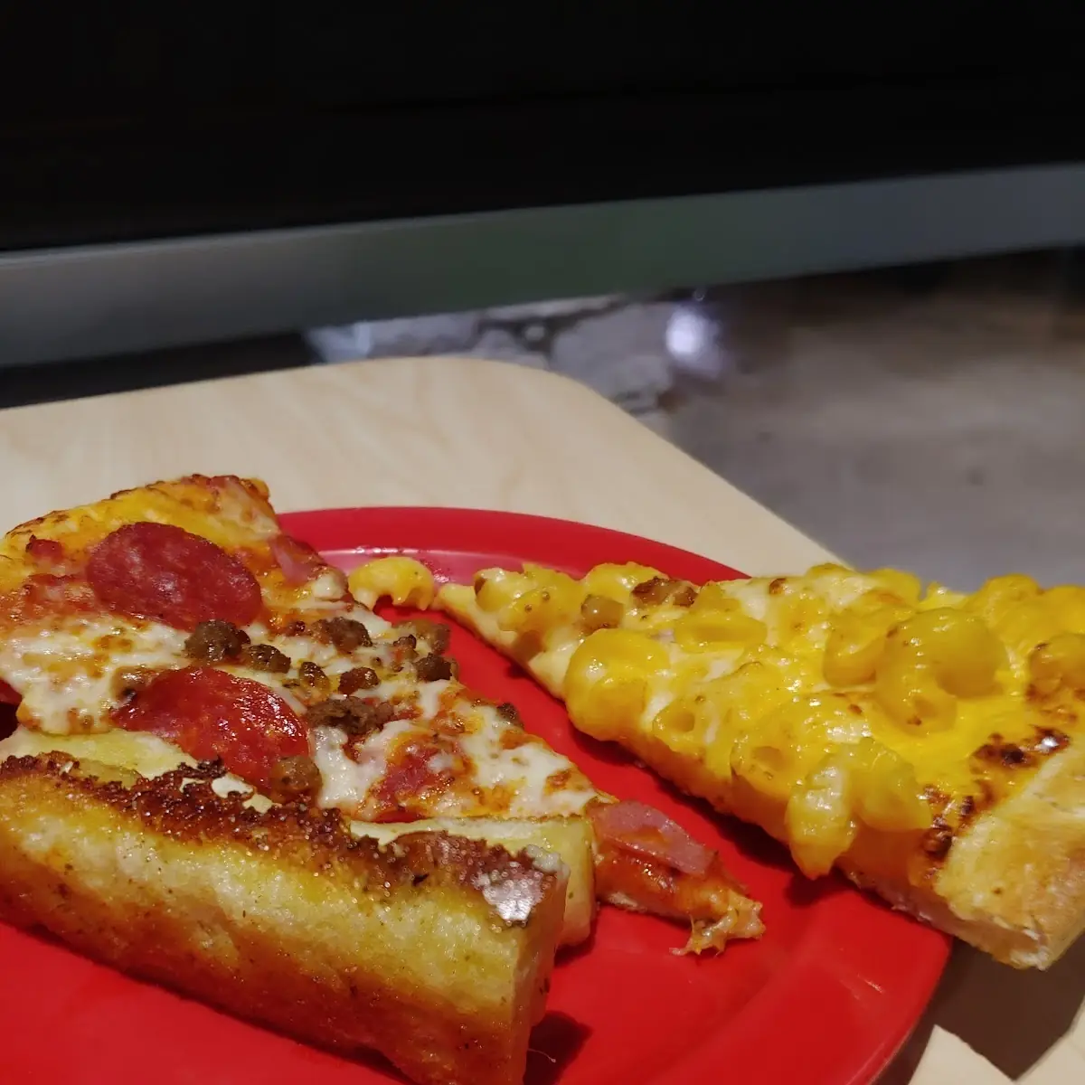 Macaroni and Cheese Pizza Slice